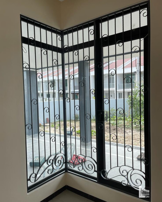 Pintu Gelangsar Besi Hiasan